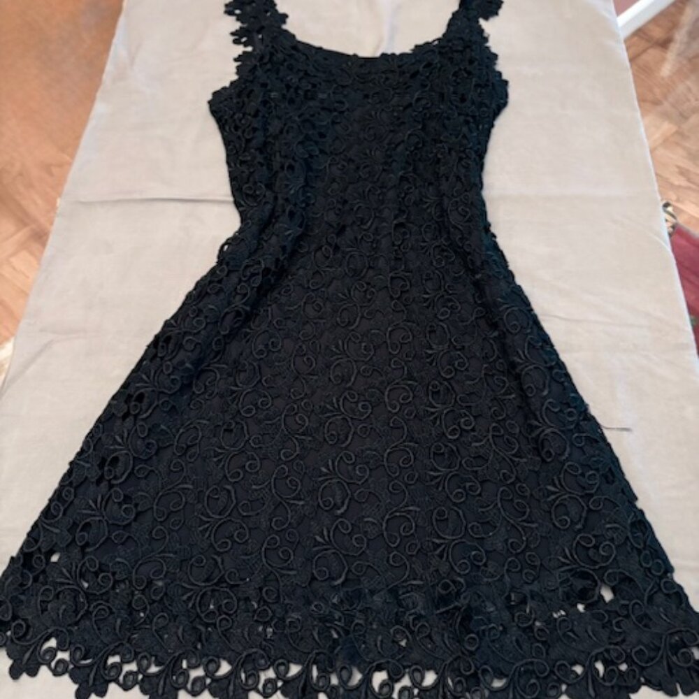 Timeless Henri Bendel, New York - Elegant Black Lace Cocktail Dress
